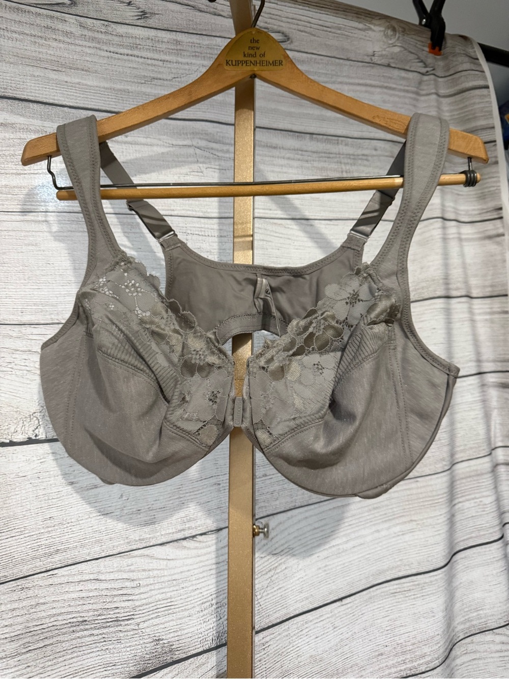 Glamorise bra front clasp grey